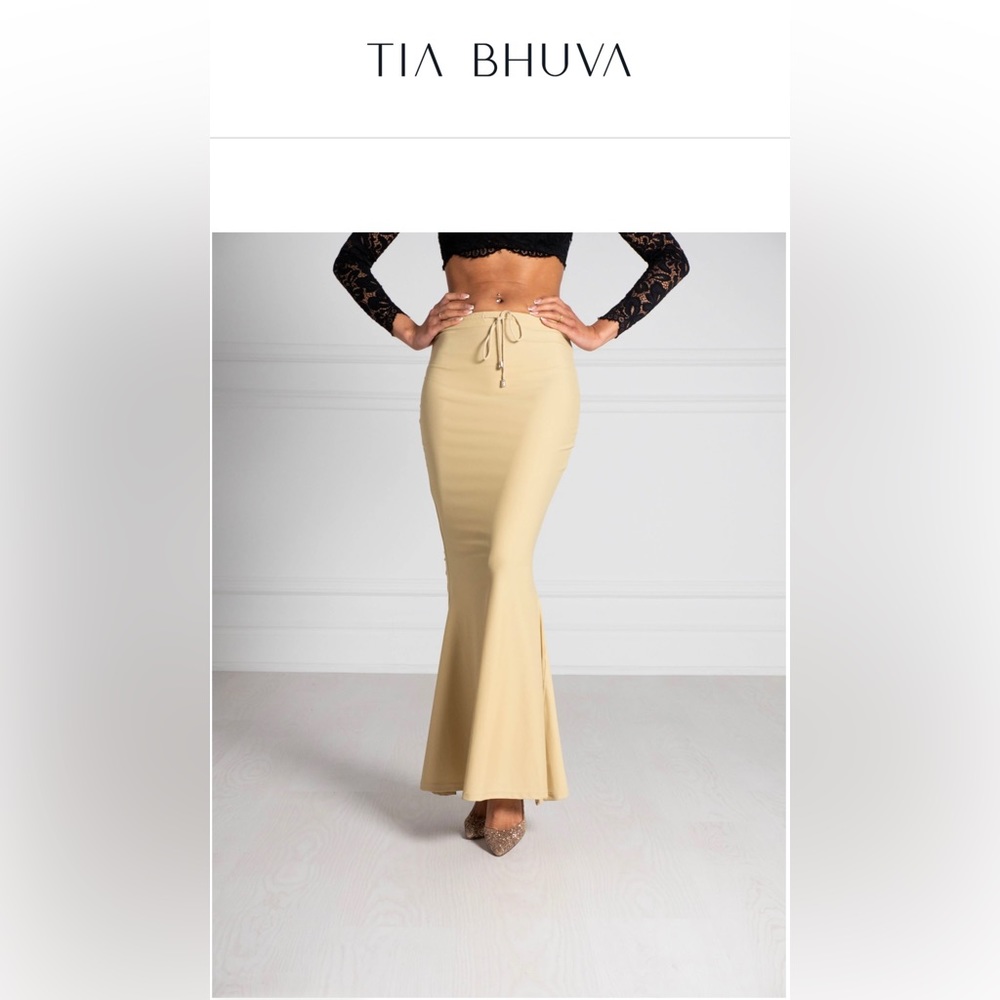Tia Bhuva Silhouette.  Never worn. 
Full-length 36 inche skirt, Spandex blend